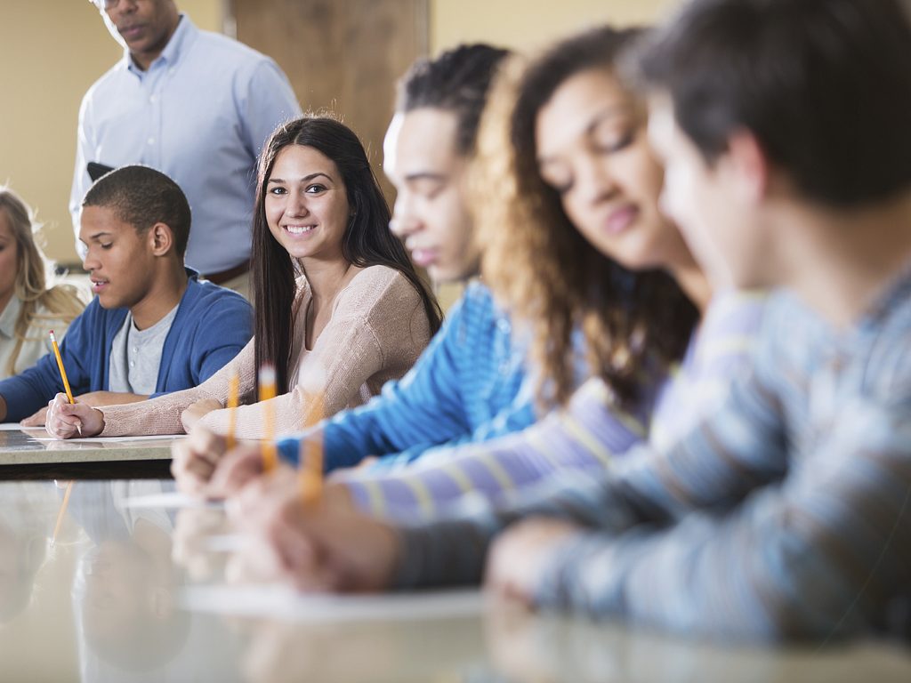 Students taking exam 000061014816 Medium