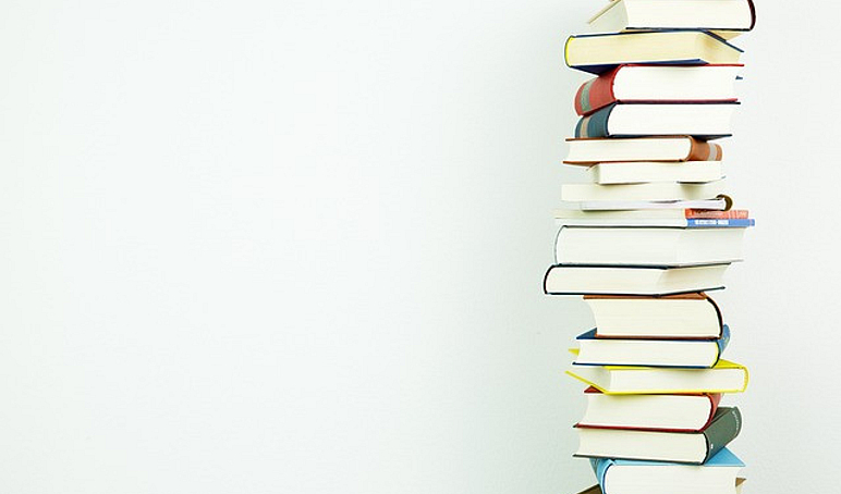 Books 5942006 640