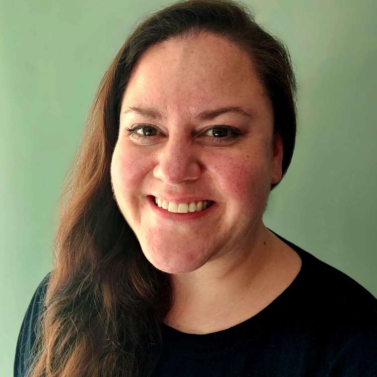 BGG Headshot Beth Greville Giddings min